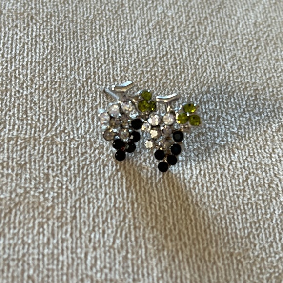 NWOT | Cluster of grapes stud earrings - Picture 5 of 9